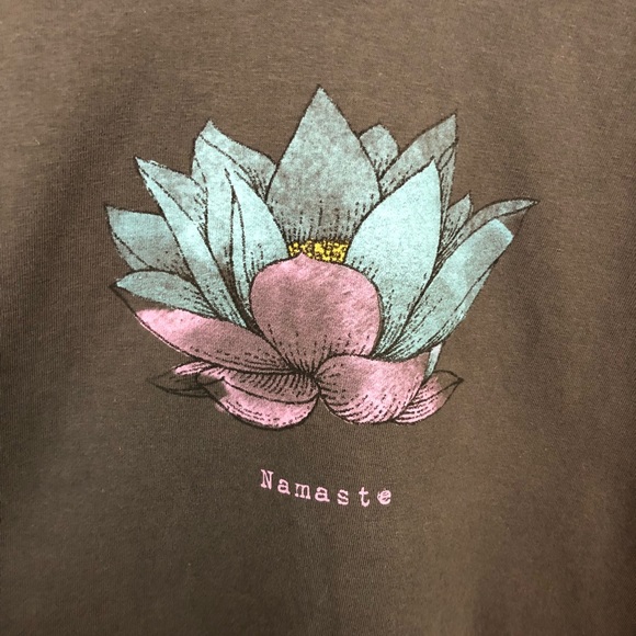 NWT LIFE IS GOOD Flower T-Shirt - Picture 2 of 7